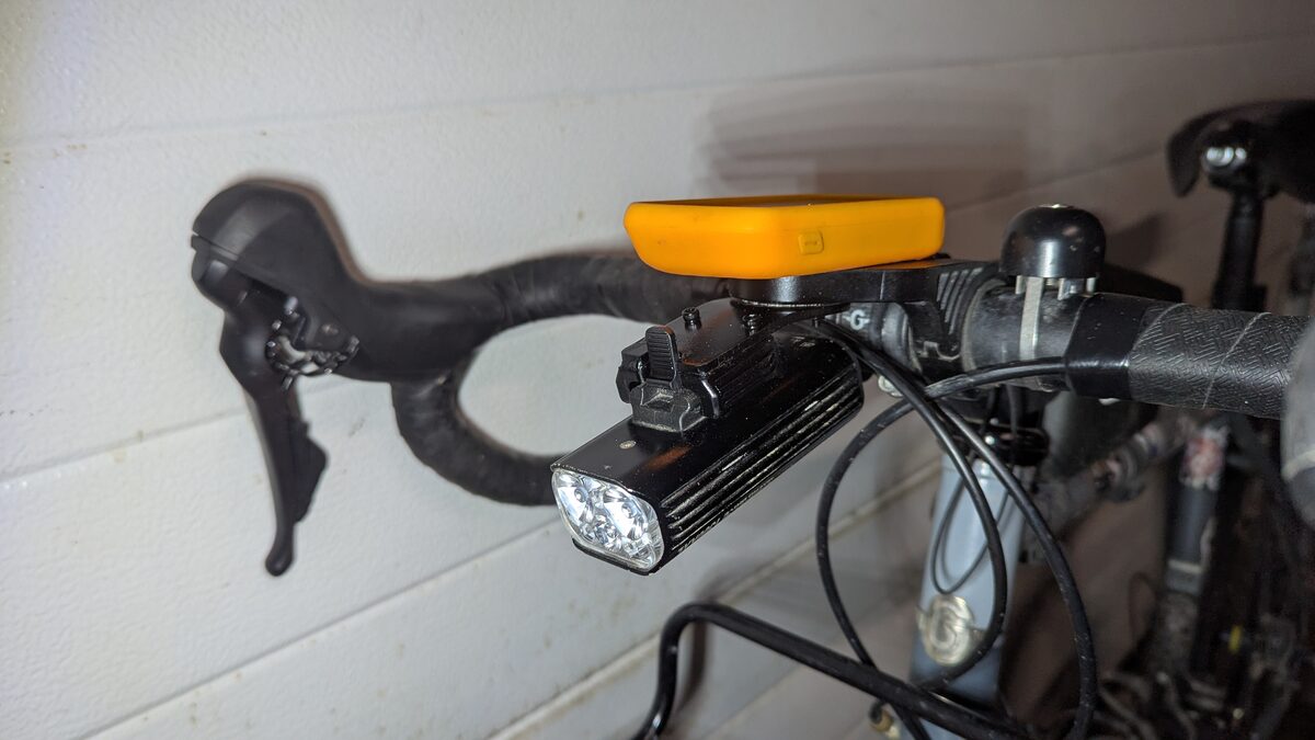 Le support installé sur le vélo